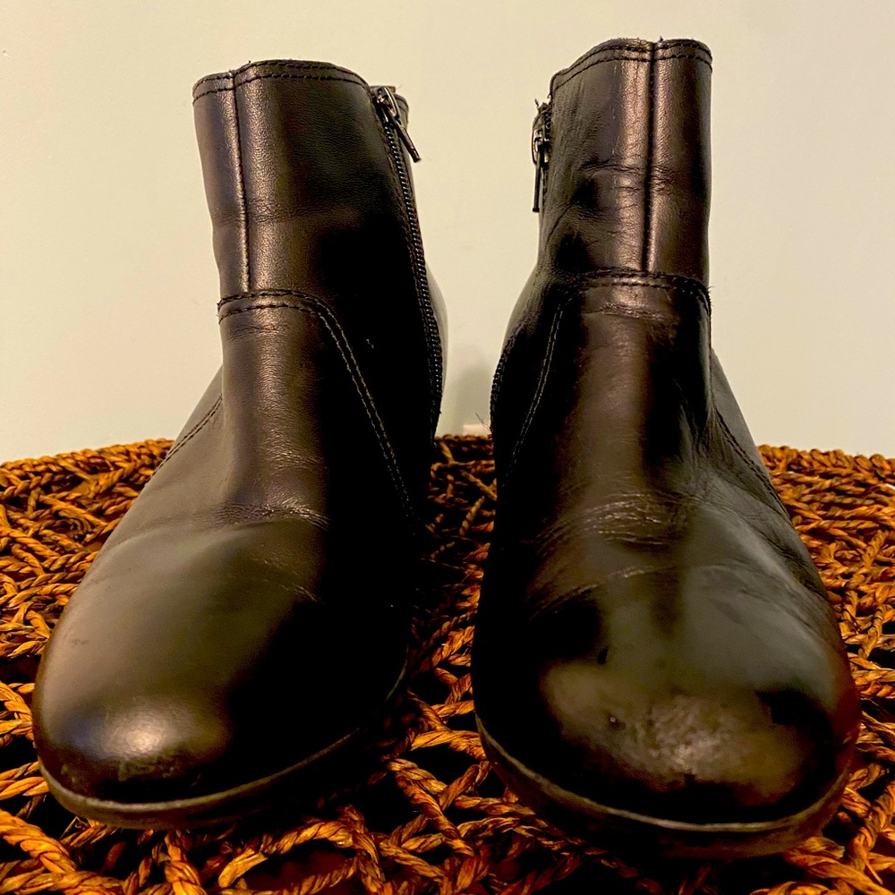 Clarks Collection Black Wedge Heel Boot Size 9.5 W